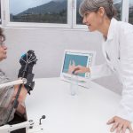 Anwendung mit Seniorin