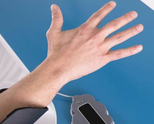 Gloreha Aria - Hand über Sensor